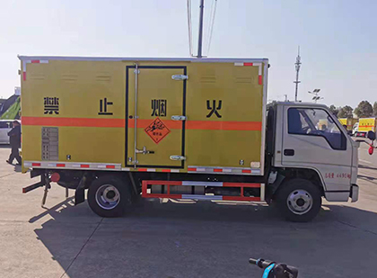 辉南爆破器材运输车工人安全操作规范与智能技术保障