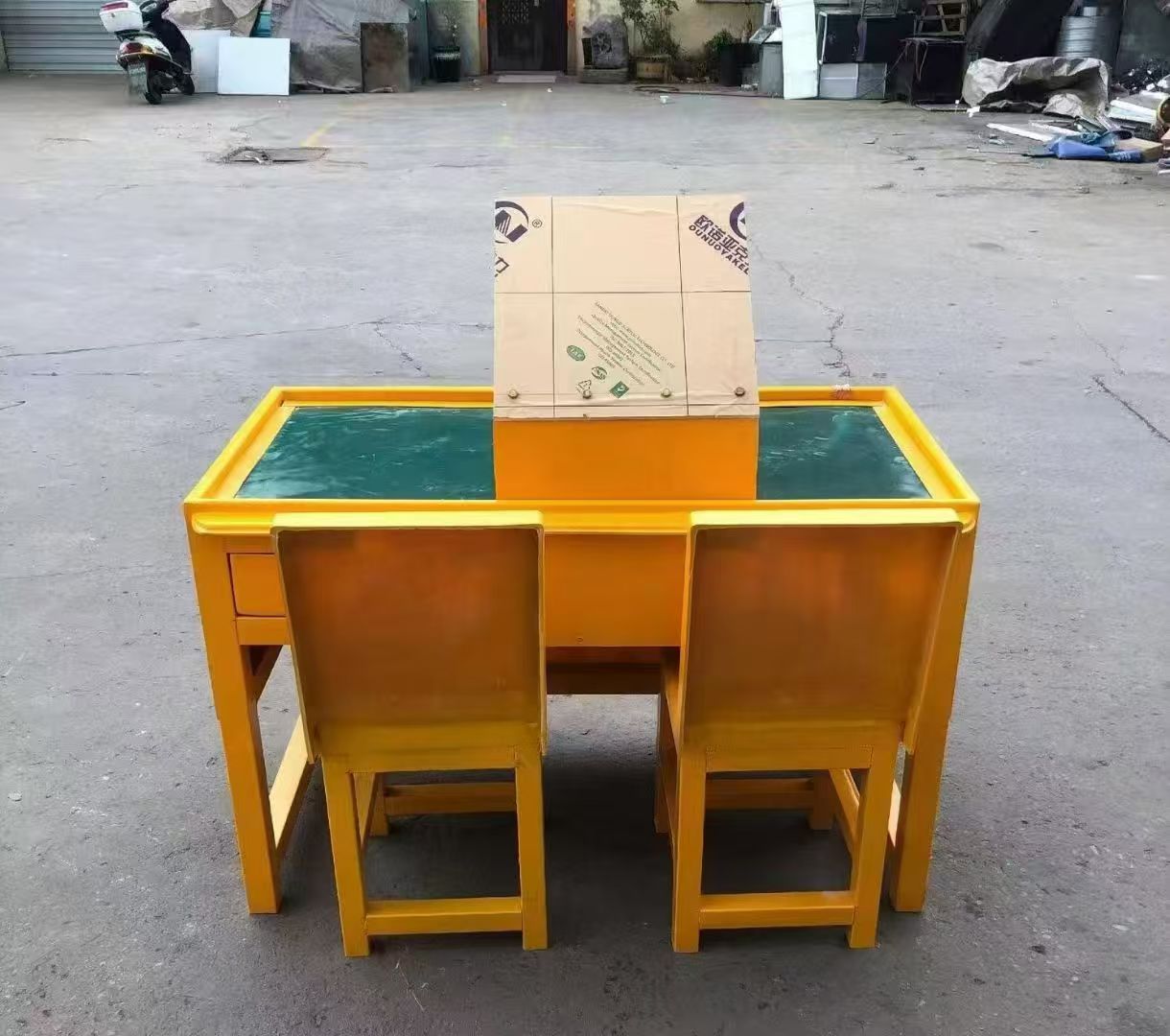 辉南防静电导通桌井下煤矿火工品发放桌：危险品流转的安全守护者